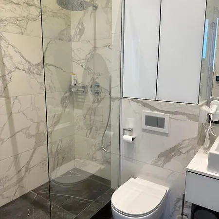 On French Blvd Apartment Odesa